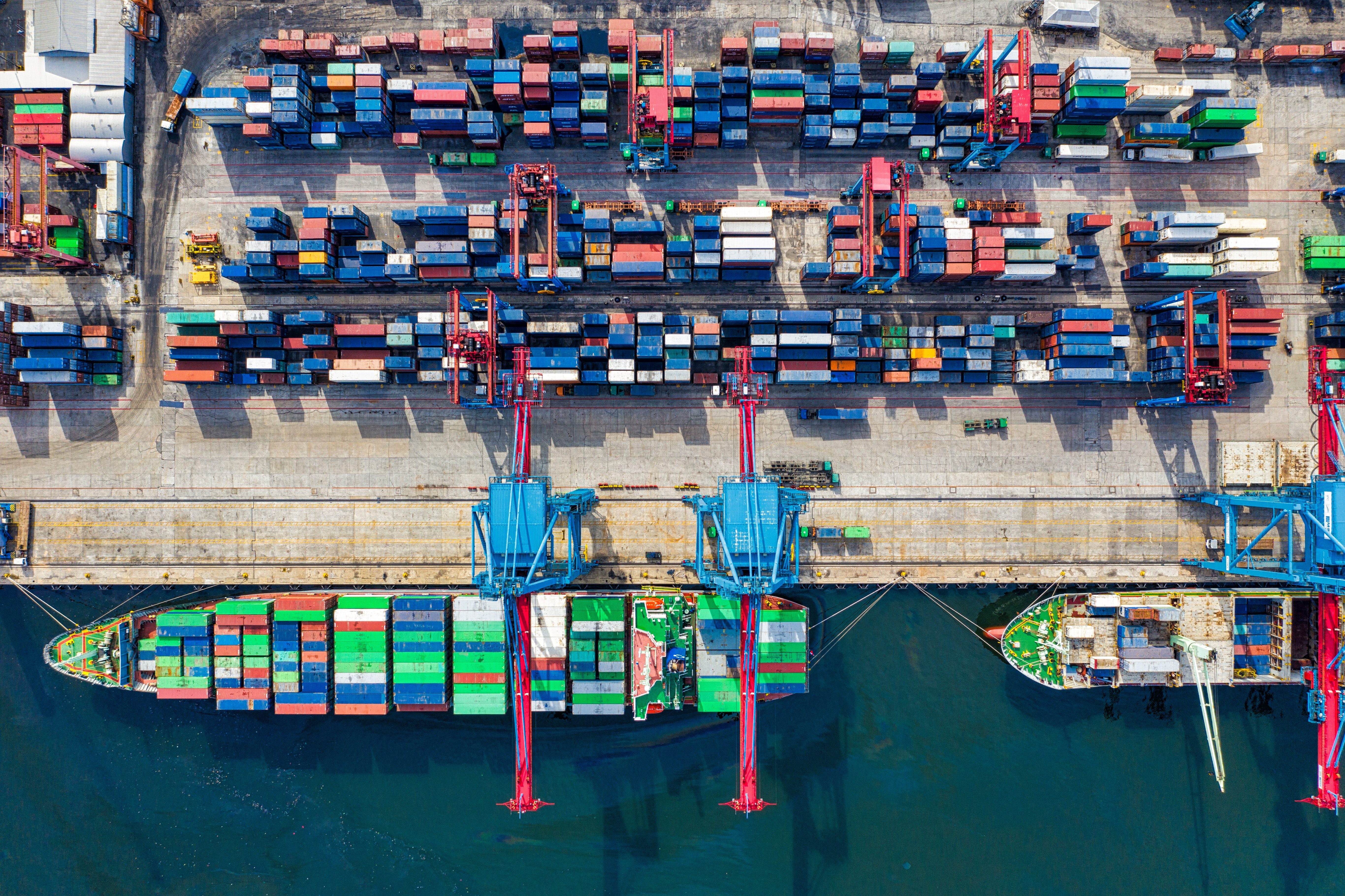 cropped-aerial-shot-building-business-2226458.jpg